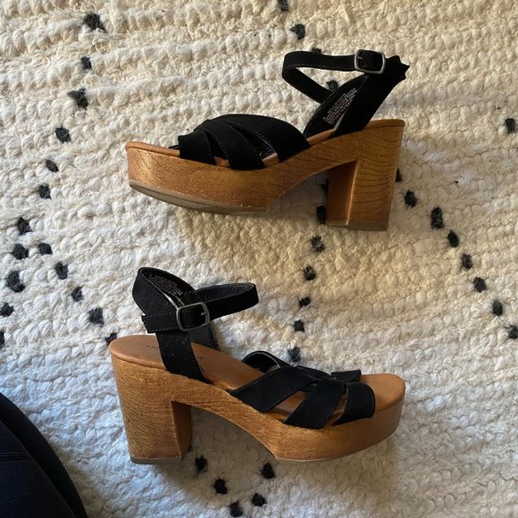 American Eagle Black Block Heel Sandals Size 6 - Picture 4 of 5
